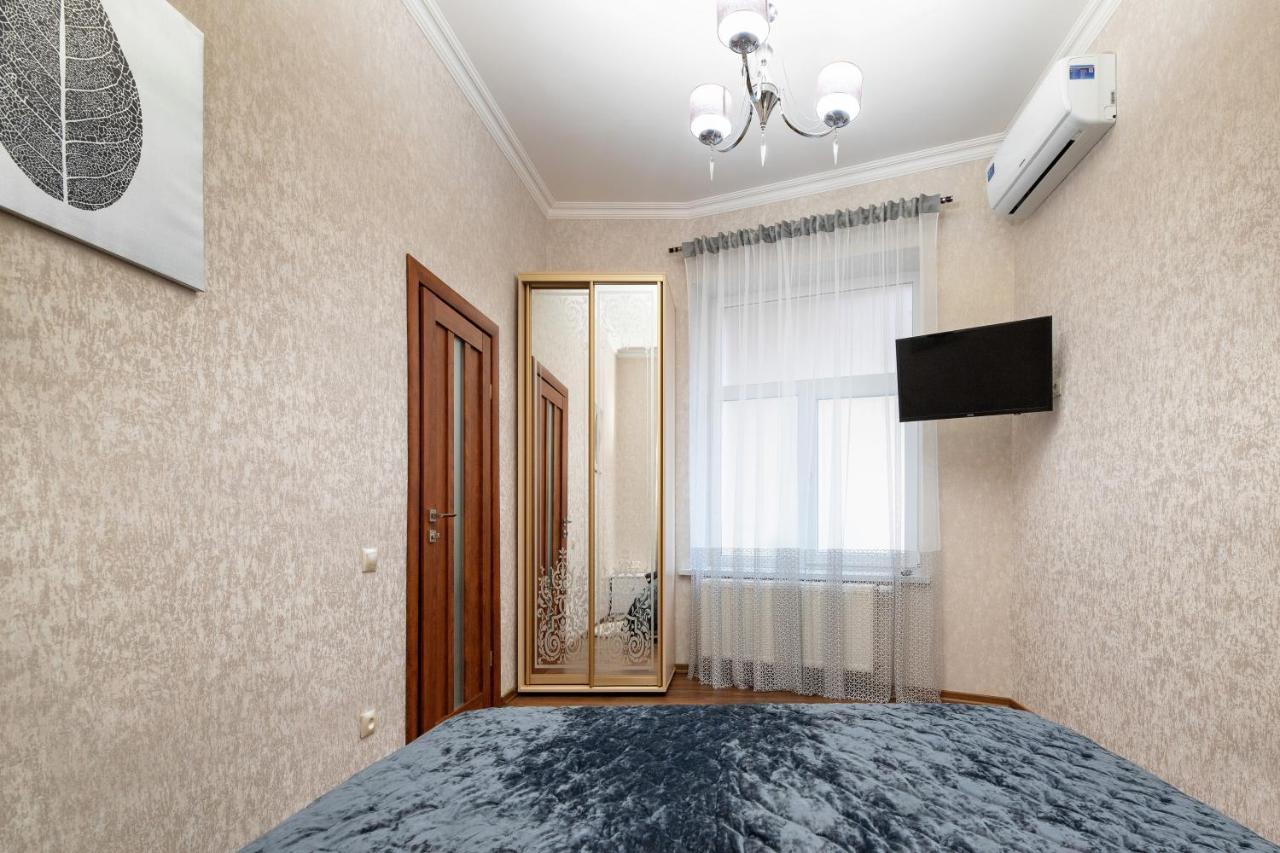 Historic Apartment Sofia In The Old Town Лвив Екстериор снимка